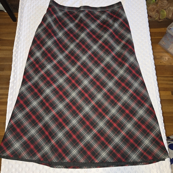 Sag Harbor Dresses & Skirts - Sag Harbor Red and Black Plaid A-Line Midi Skirt